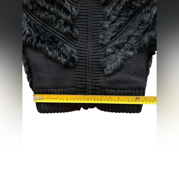 Black Fe Lareish Fur Hooded Crop Sweater Vest - Picture 5 of 10